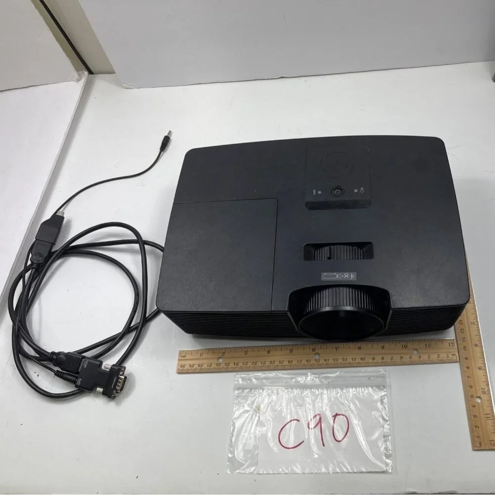 Dell P318S DLP Projector With VGA & Power Cables 800x600 HDMI Input Black C90